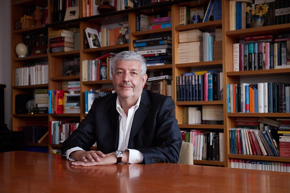 Giuseppe Cuneo nel suo studio